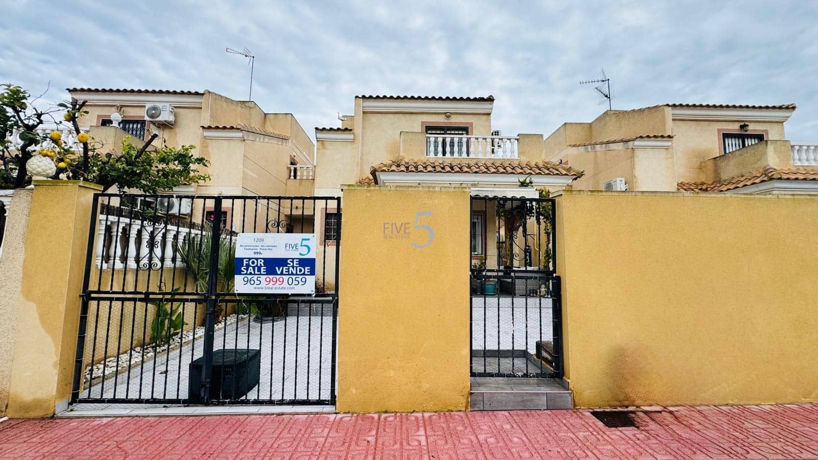Chalet de 3 habitaciones en San Luis en venta - 249.000 € (Ref: 9575128)