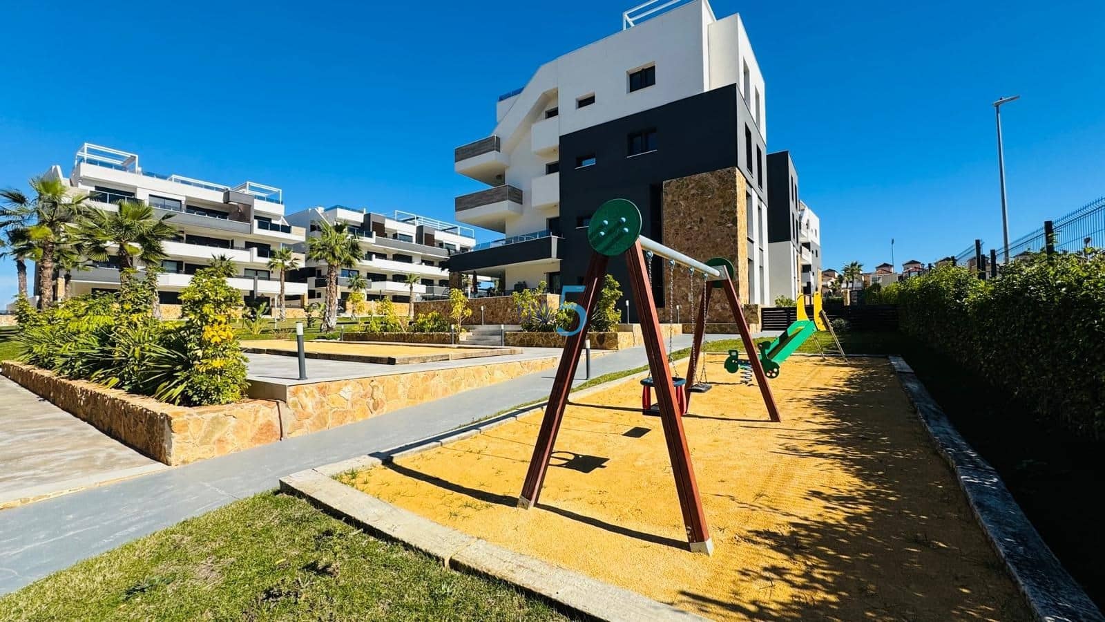 2 sypialnia Apartament na sprzedaż w Los Altos z basenem garażem - 285 000 € (Ref: 9581373)