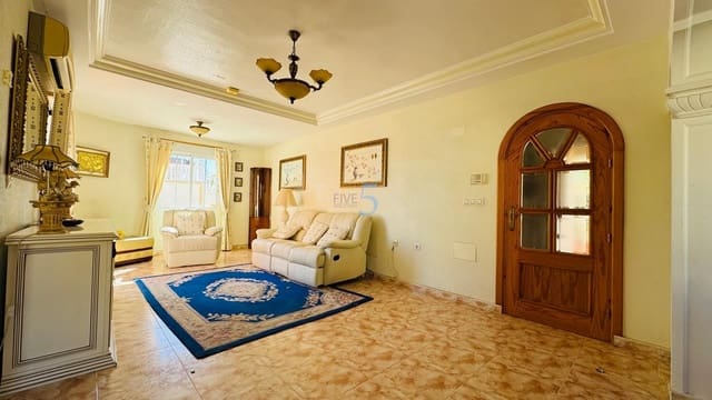 3 makuuhuone Huvila myytävänä paikassa Villamartin, Orihuela mukana uima-altaan 
autotalli - 285 000 € (Ref: 9581374)