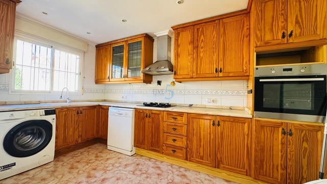 3 makuuhuone Huvila myytävänä paikassa Villamartin, Orihuela mukana uima-altaan 
autotalli - 285 000 € (Ref: 9581374)