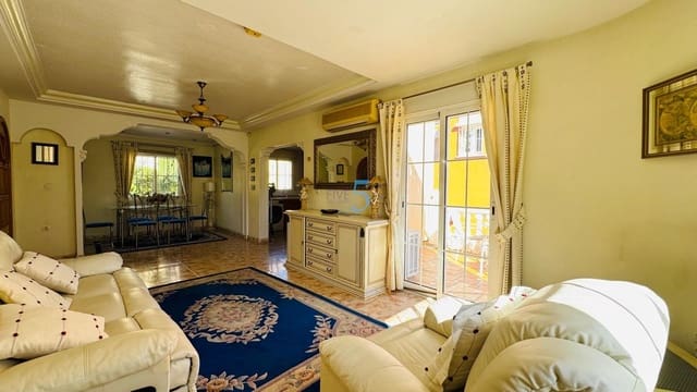 3 makuuhuone Huvila myytävänä paikassa Villamartin, Orihuela mukana uima-altaan 
autotalli - 285 000 € (Ref: 9581374)