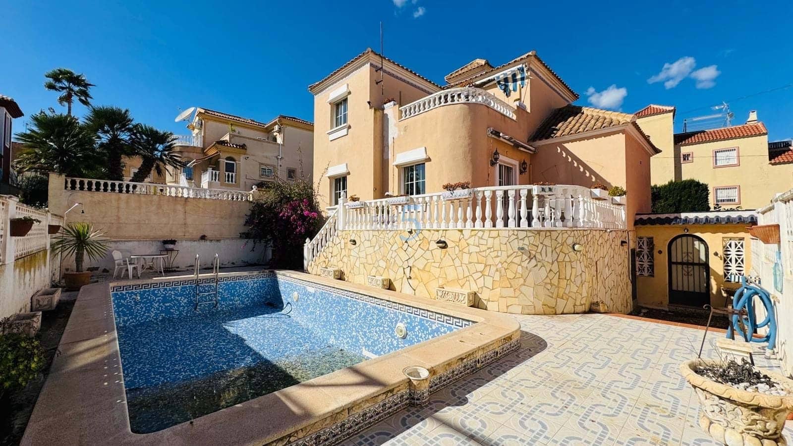 3 quarto Moradia para venda em Villamartin com piscina garagem - 285 000 € (Ref: 9581374)