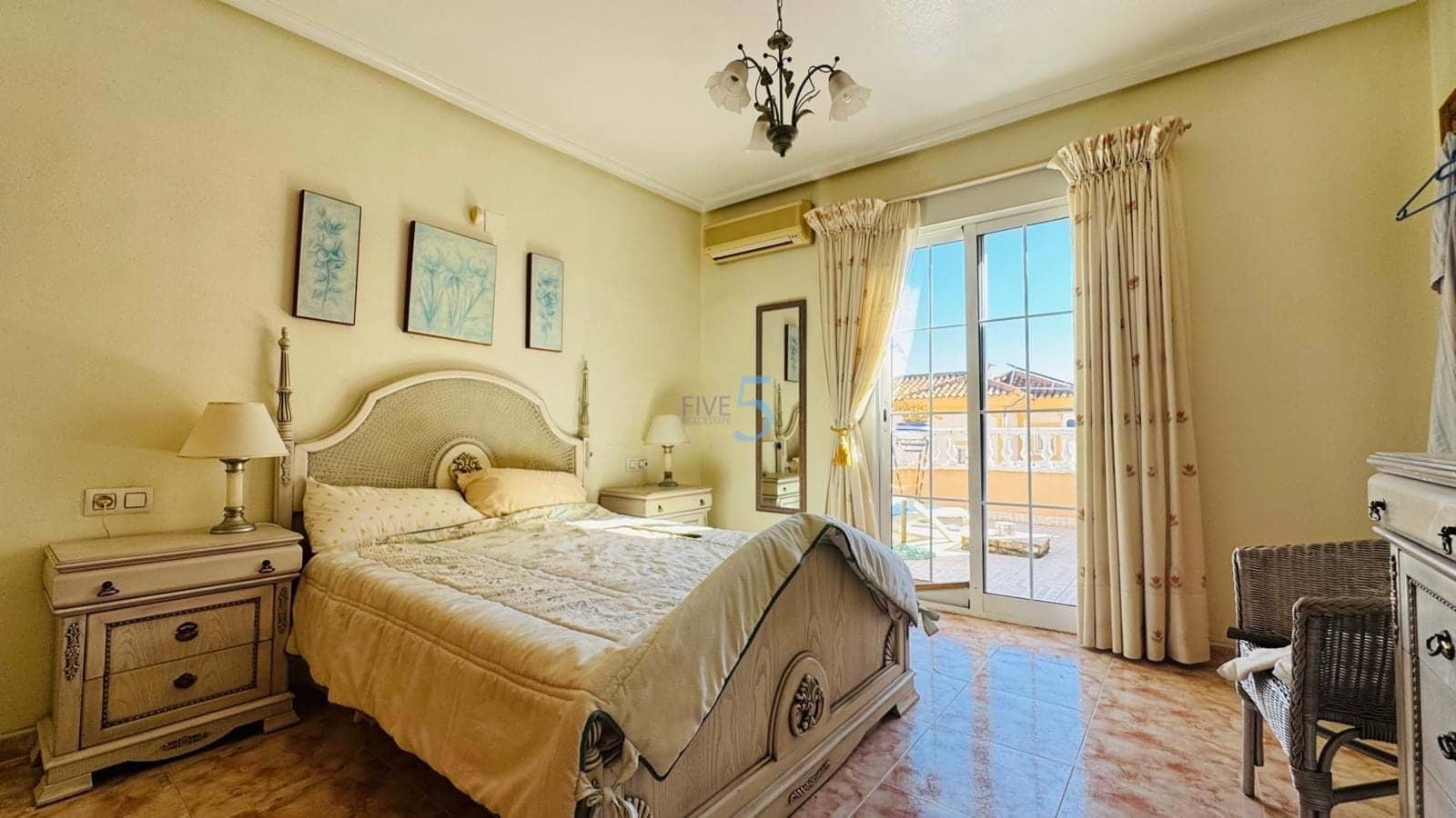 3 quarto Moradia para venda em Villamartin com piscina garagem - 285 000 € (Ref: 9581374)