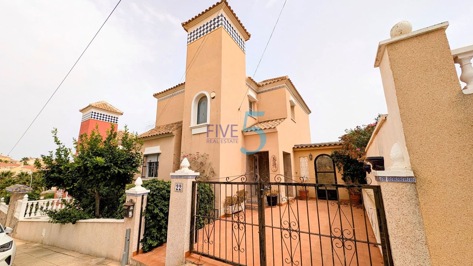 3 bedroom Villa for sale in Villamartin with pool garage - € 269,000 (Ref: 9581374)