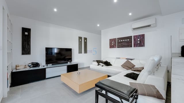 3 Zimmer Villa zu verkaufen in Los Balcones mit Pool Garage - 585.000 € (Ref: 9581375)