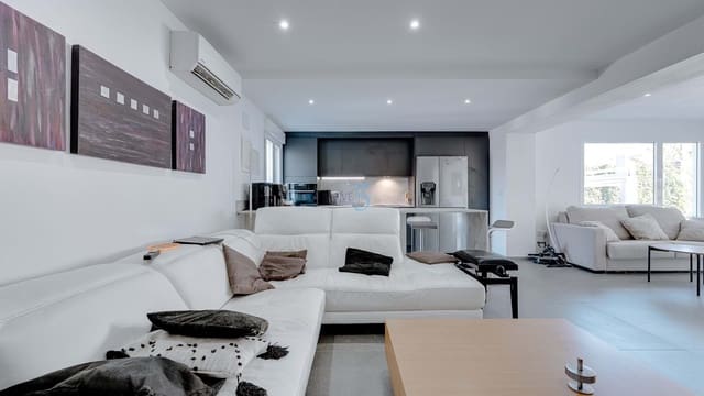 3 Zimmer Villa zu verkaufen in Los Balcones mit Pool Garage - 585.000 € (Ref: 9581375)