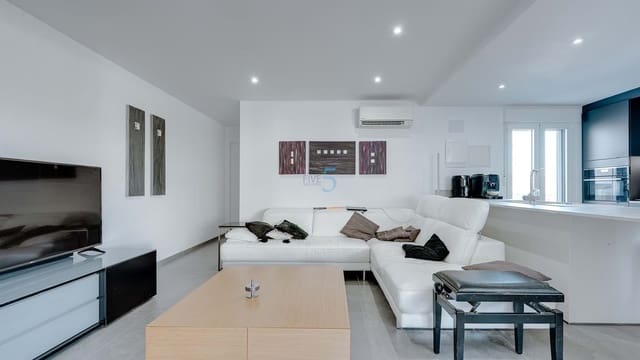 3 Zimmer Villa zu verkaufen in Los Balcones mit Pool Garage - 585.000 € (Ref: 9581375)