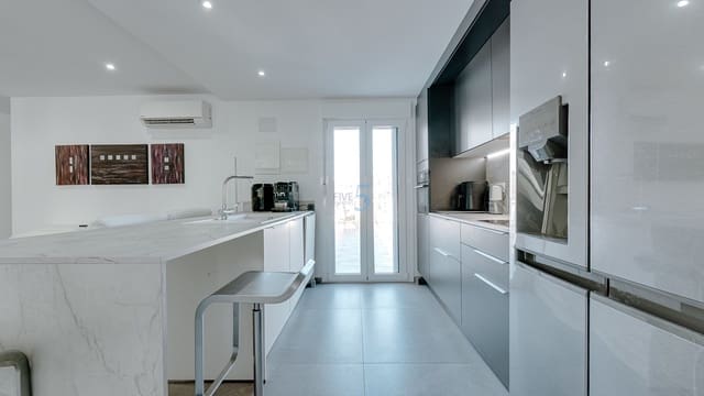 3 Zimmer Villa zu verkaufen in Los Balcones mit Pool Garage - 585.000 € (Ref: 9581375)