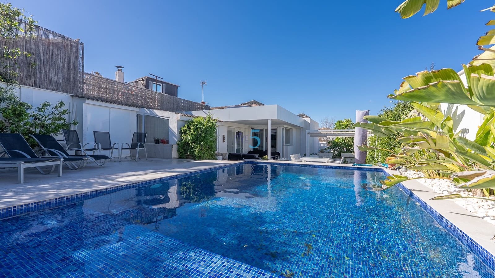 3 Zimmer Villa zu verkaufen in Los Balcones mit Pool Garage - 585.000 € (Ref: 9581375)