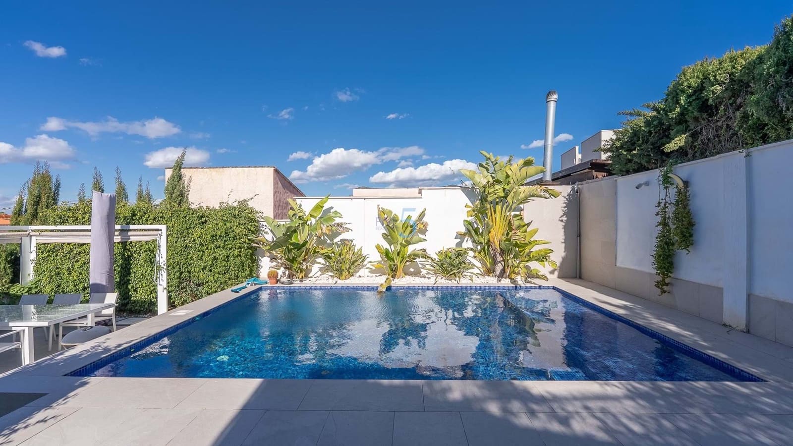 3 Zimmer Villa zu verkaufen in Los Balcones mit Pool Garage - 585.000 € (Ref: 9581375)