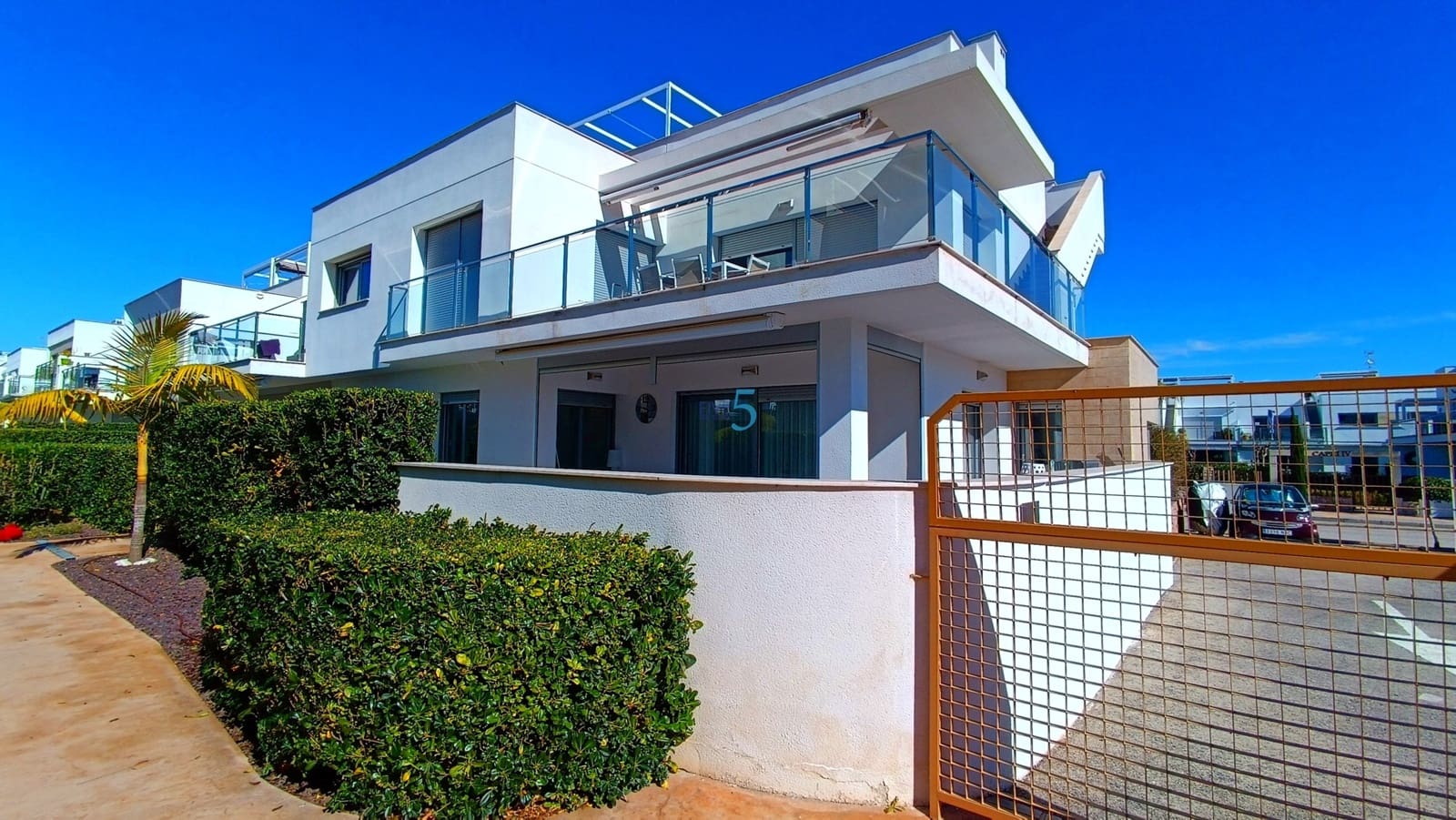 3 sypialnia Apartament na sprzedaż w Vistabella z basenem garażem - 275 000 € (Ref: 9581376)