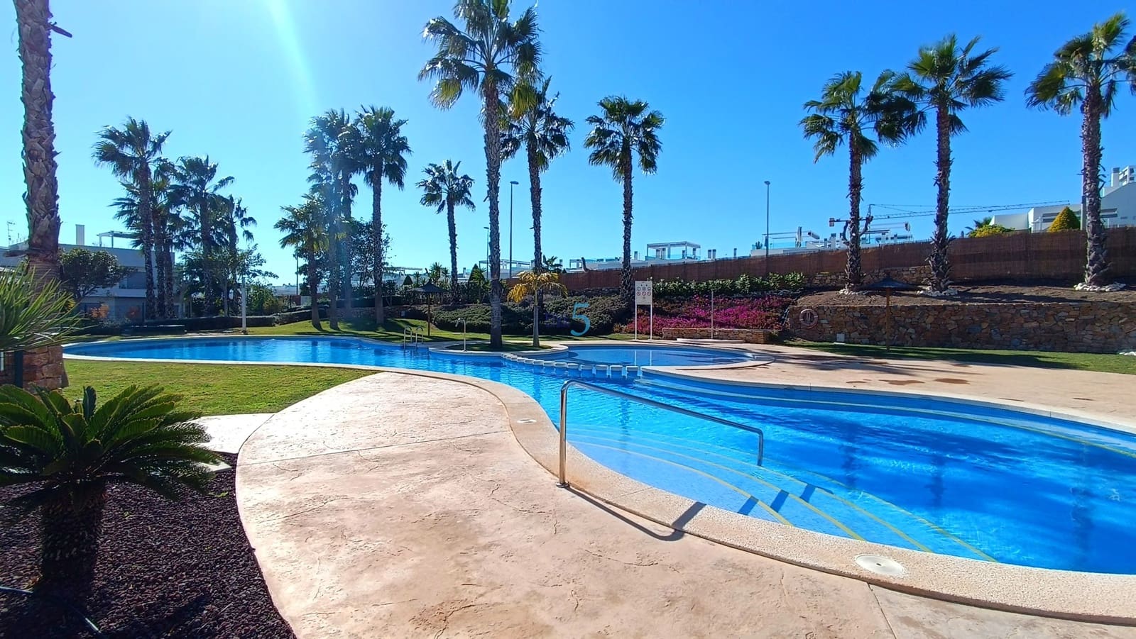 3 sypialnia Apartament na sprzedaż w Vistabella z basenem garażem - 275 000 € (Ref: 9581376)