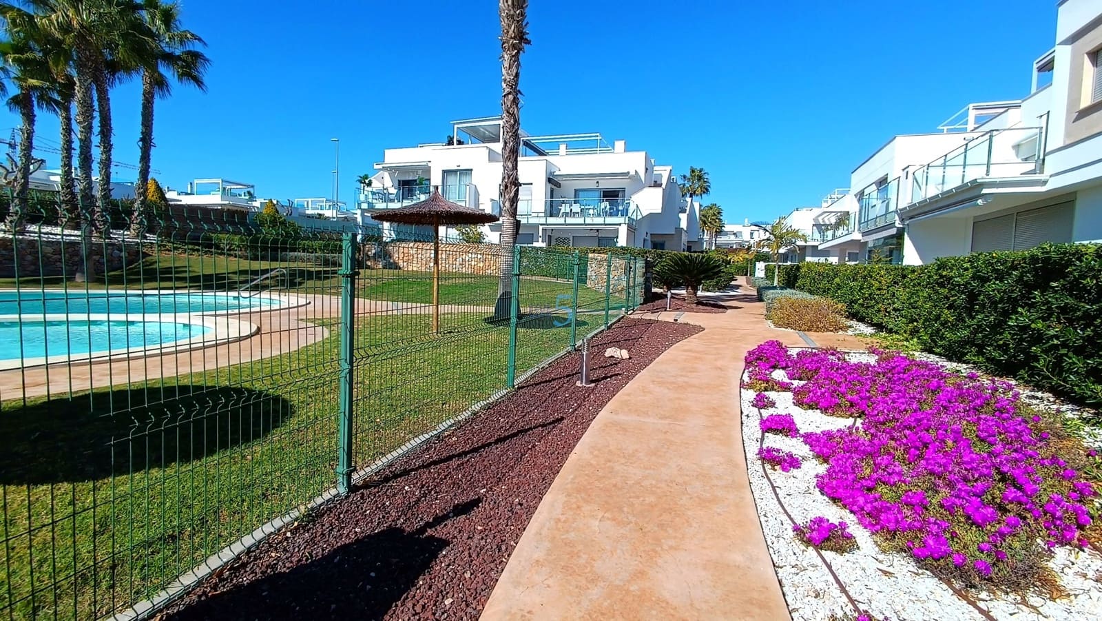 3 sypialnia Apartament na sprzedaż w Vistabella z basenem garażem - 275 000 € (Ref: 9581376)