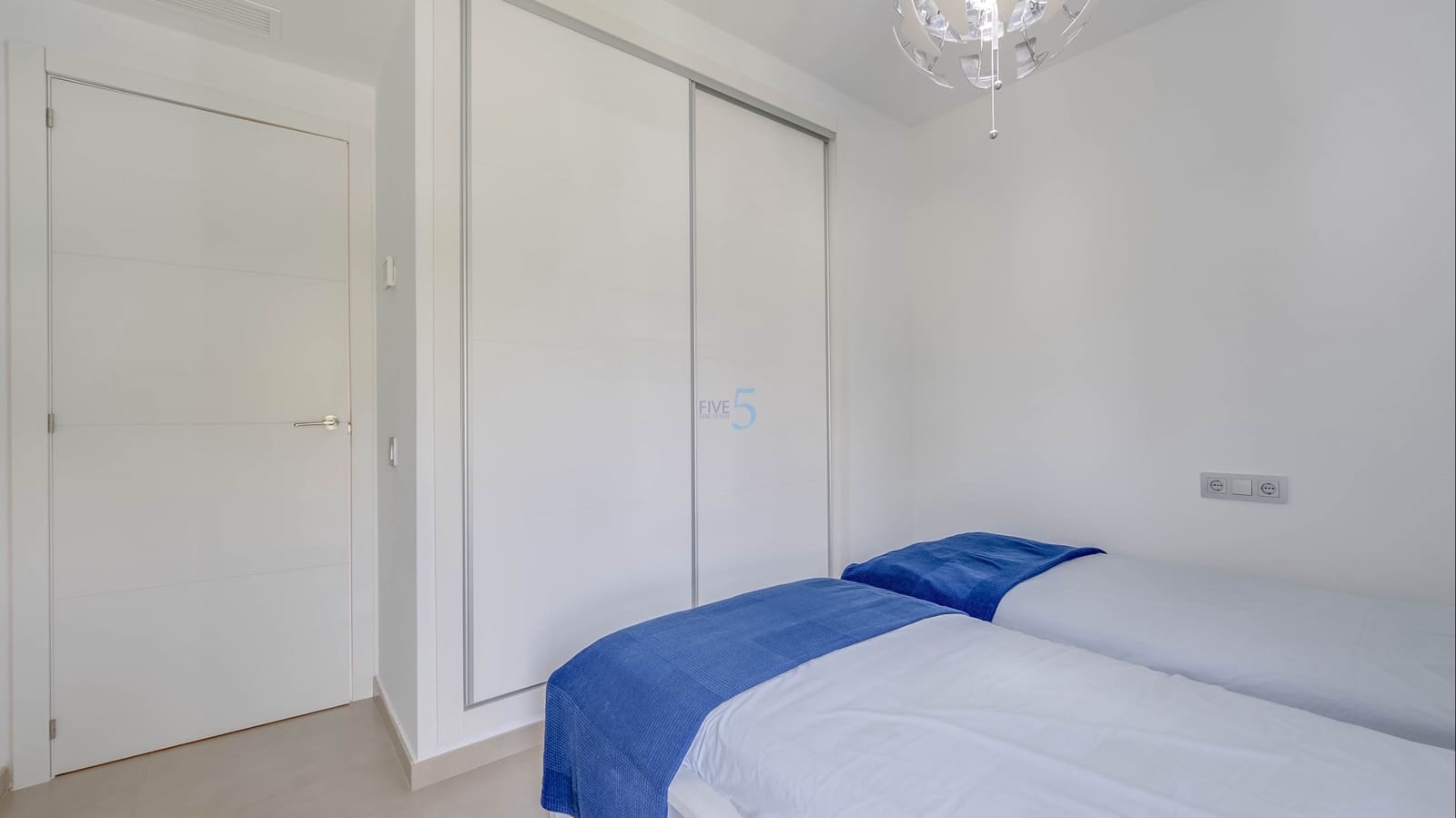 3 sypialnia Apartament na sprzedaż w Vistabella z basenem garażem - 275 000 € (Ref: 9581376)
