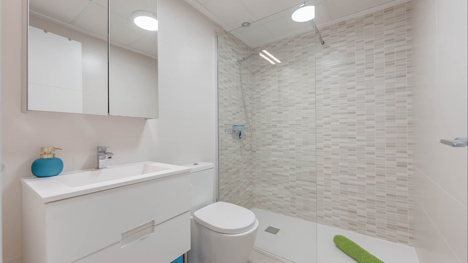 3 sypialnia Apartament na sprzedaż w Vistabella z basenem garażem - 275 000 € (Ref: 9581376)
