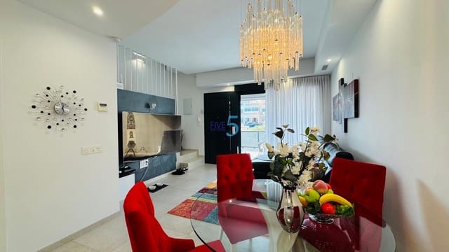 3 soveværelse Byhus til salg i Villamartin, Orihuela med swimmingpool garage - € 340.000 (Ref: 9585048)