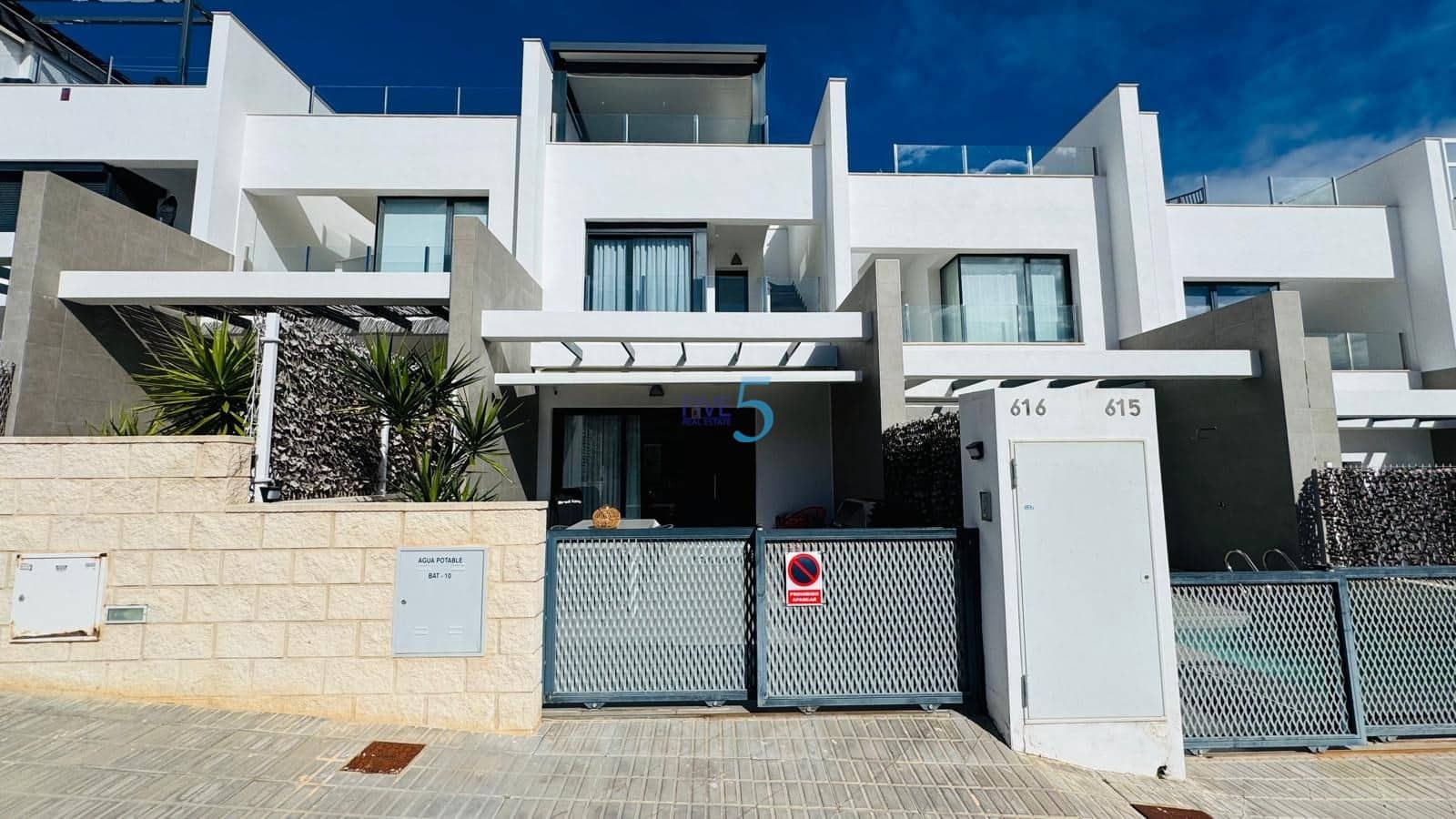 3 soveværelse Byhus til salg i Villamartin med swimmingpool garage - € 340.000 (Ref: 9585048)