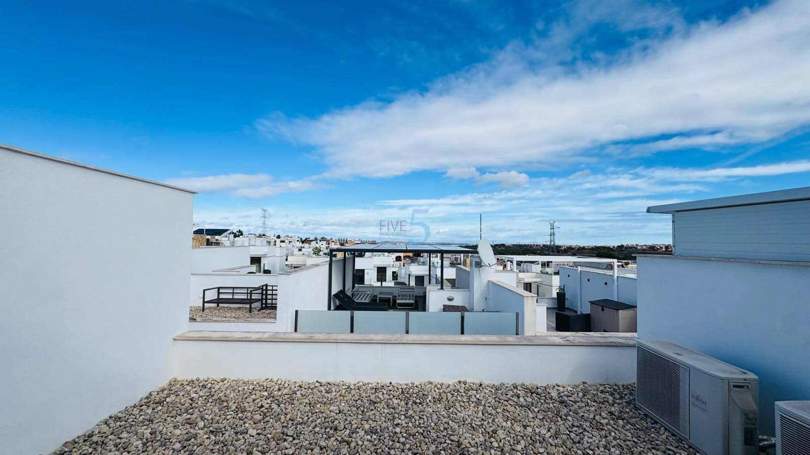 3 soveværelse Byhus til salg i Villamartin med swimmingpool garage - € 340.000 (Ref: 9585048)