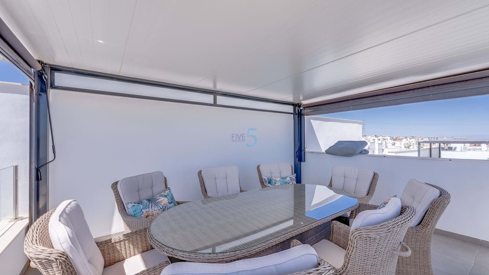 3 bedroom Townhouse for sale in Villamartin with pool garage - € 340,000 (Ref: 9585048)