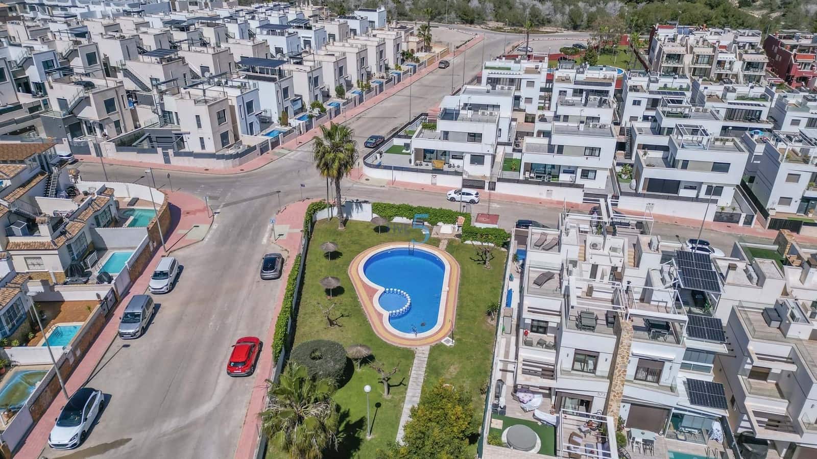 3 bedroom Townhouse for sale in Villamartin with pool garage - € 340,000 (Ref: 9585048)