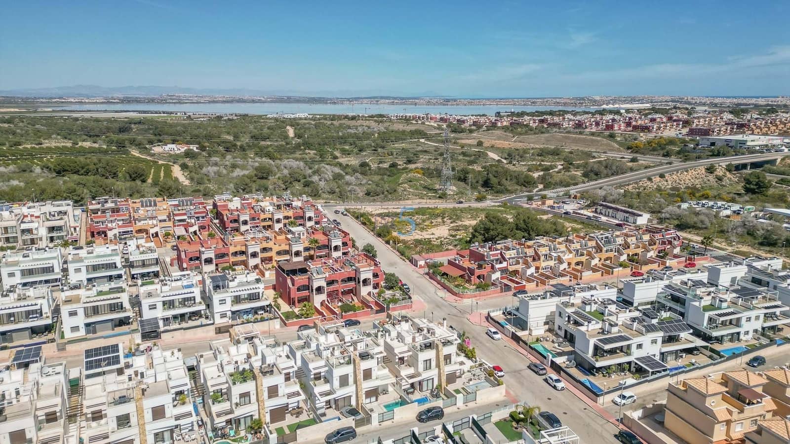 3 bedroom Townhouse for sale in Villamartin with pool garage - € 340,000 (Ref: 9585048)