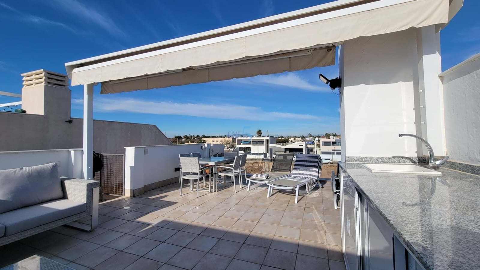 3 quarto Moradia para venda em Los Alcazares com piscina garagem - 329 999 € (Ref: 9588516)