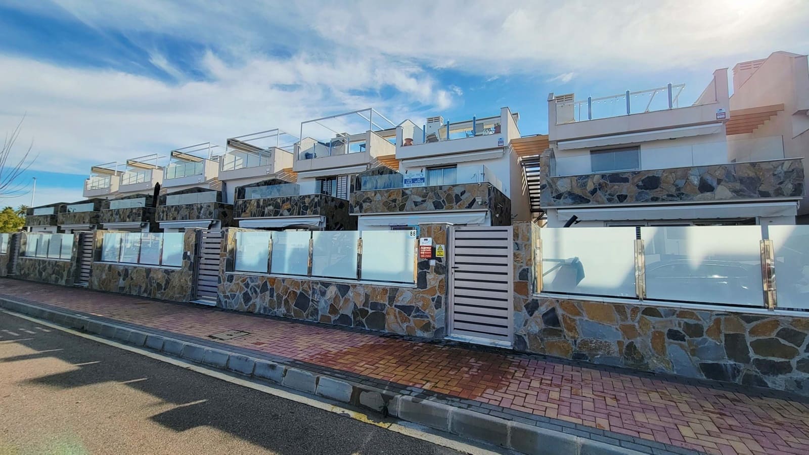 3 quarto Moradia para venda em Los Alcazares com piscina garagem - 329 999 € (Ref: 9588516)