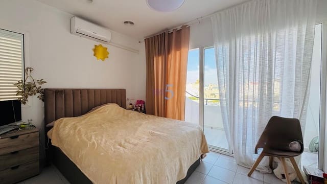 Casa de 3 habitaciones en Torrevieja en venta con piscina - 230.000 € (Ref: 9593153)
