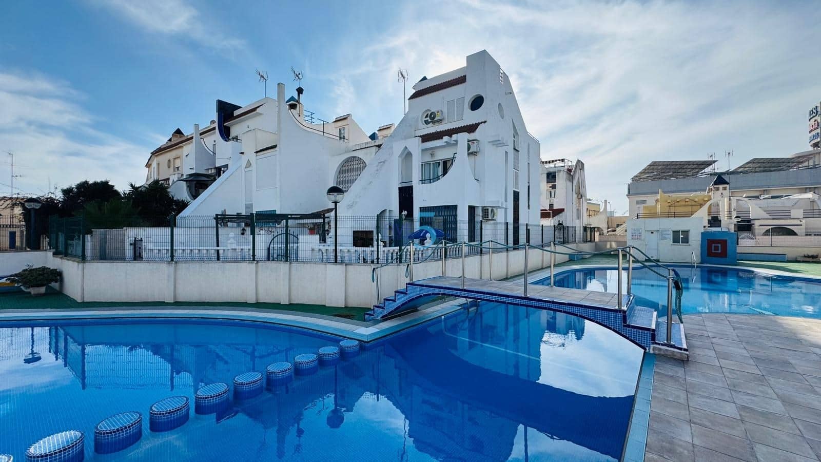 Casa de 3 habitaciones en Torrevieja en venta con piscina - 230.000 € (Ref: 9593153)