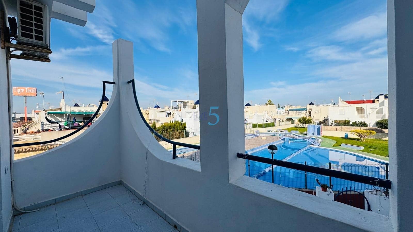 Casa de 3 habitaciones en Torrevieja en venta con piscina - 230.000 € (Ref: 9593153)