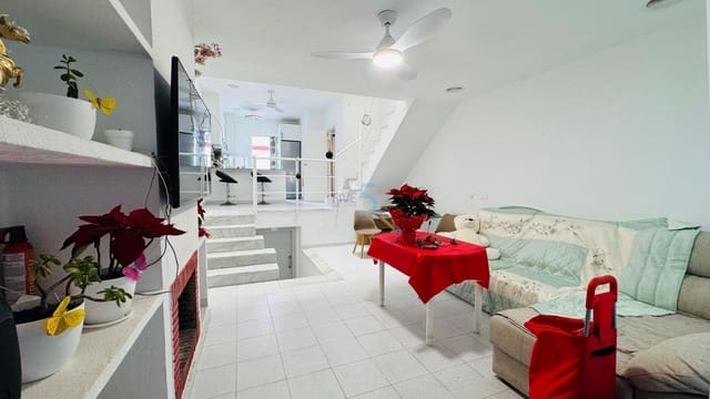 Casa de 3 habitaciones en Torrevieja en venta con piscina - 230.000 € (Ref: 9593153)