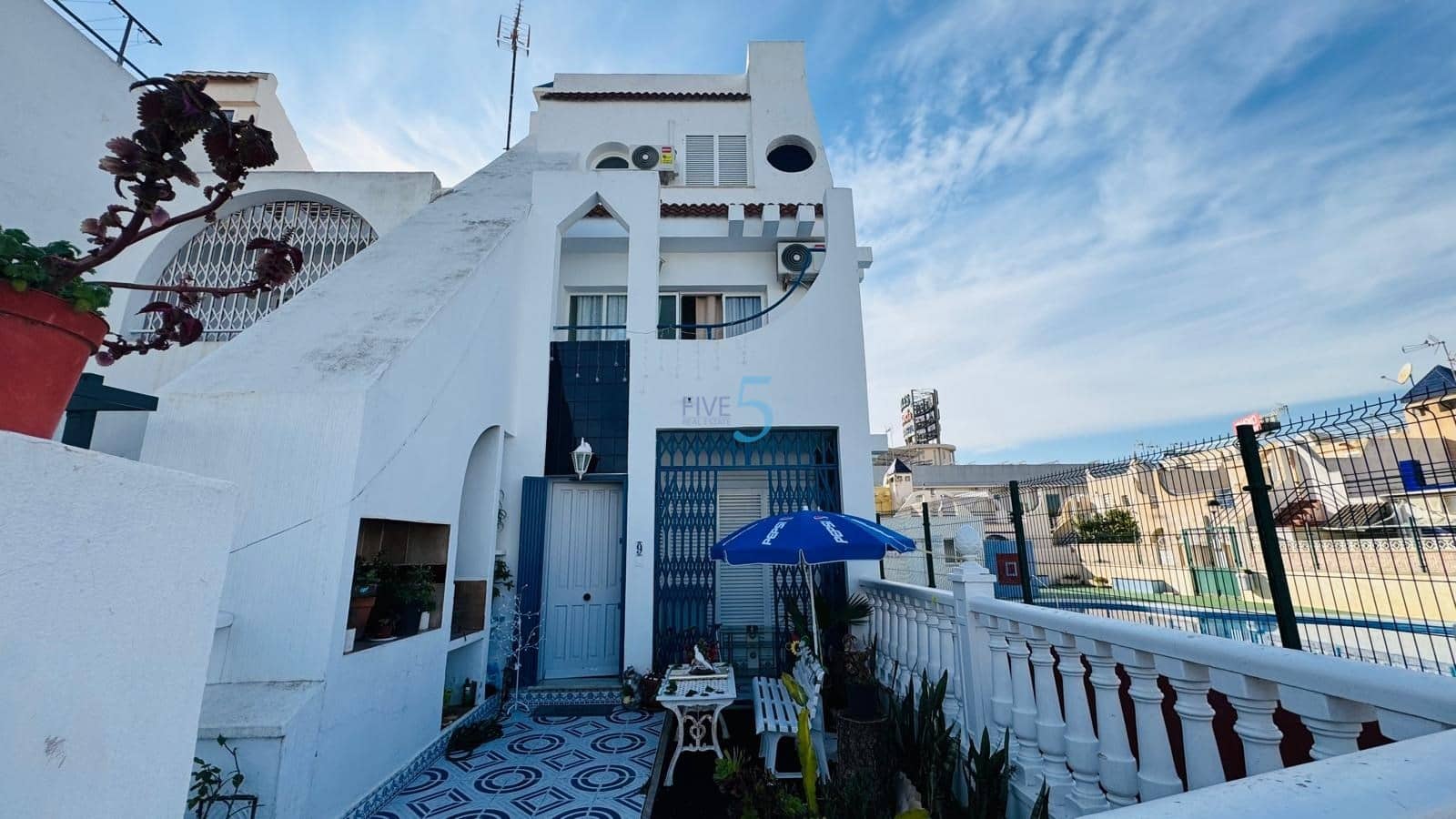 Casa de 3 habitaciones en Torrevieja en venta con piscina - 230.000 € (Ref: 9593153)