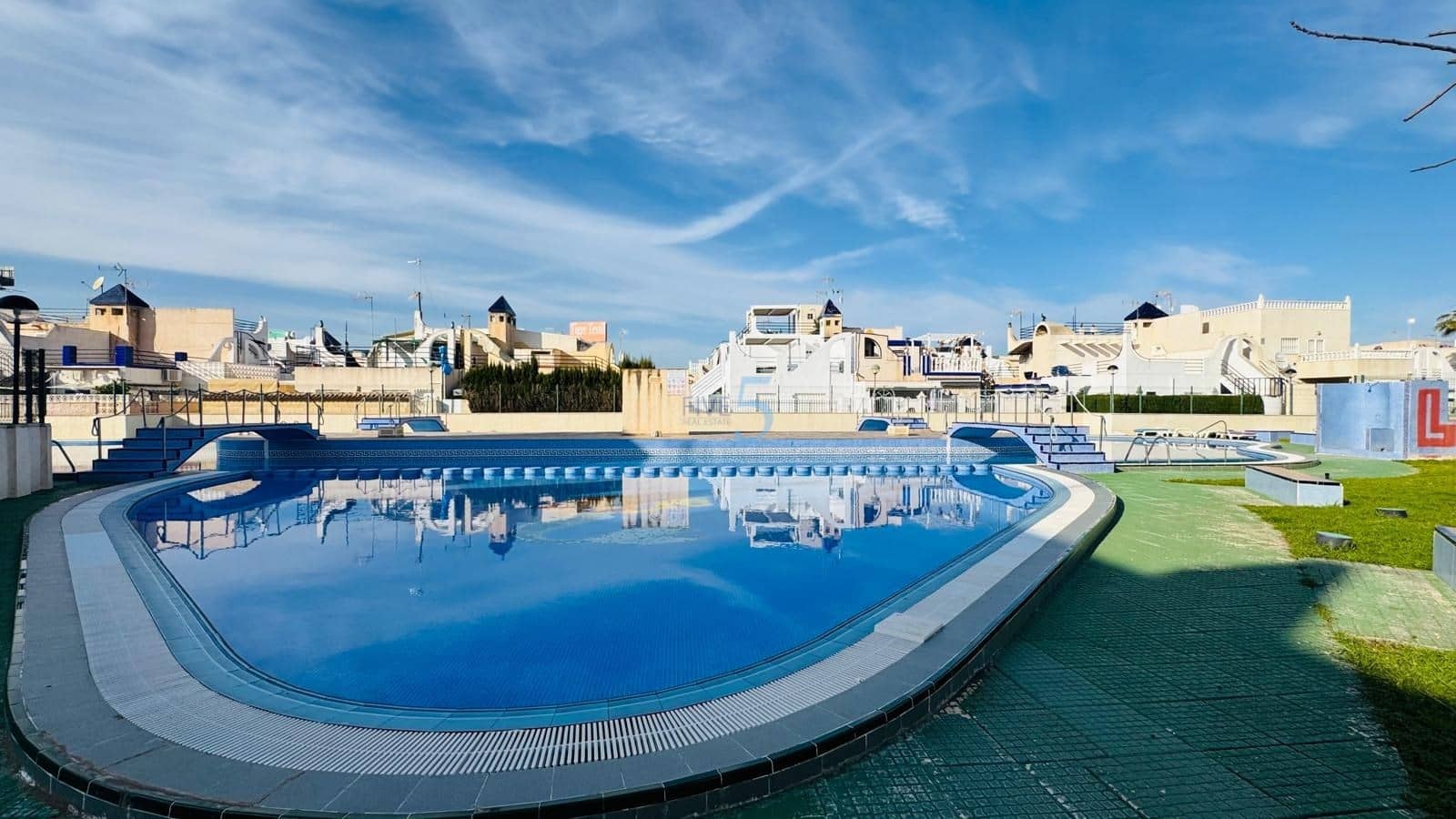 Casa de 3 habitaciones en Torrevieja en venta con piscina - 230.000 € (Ref: 9593153)