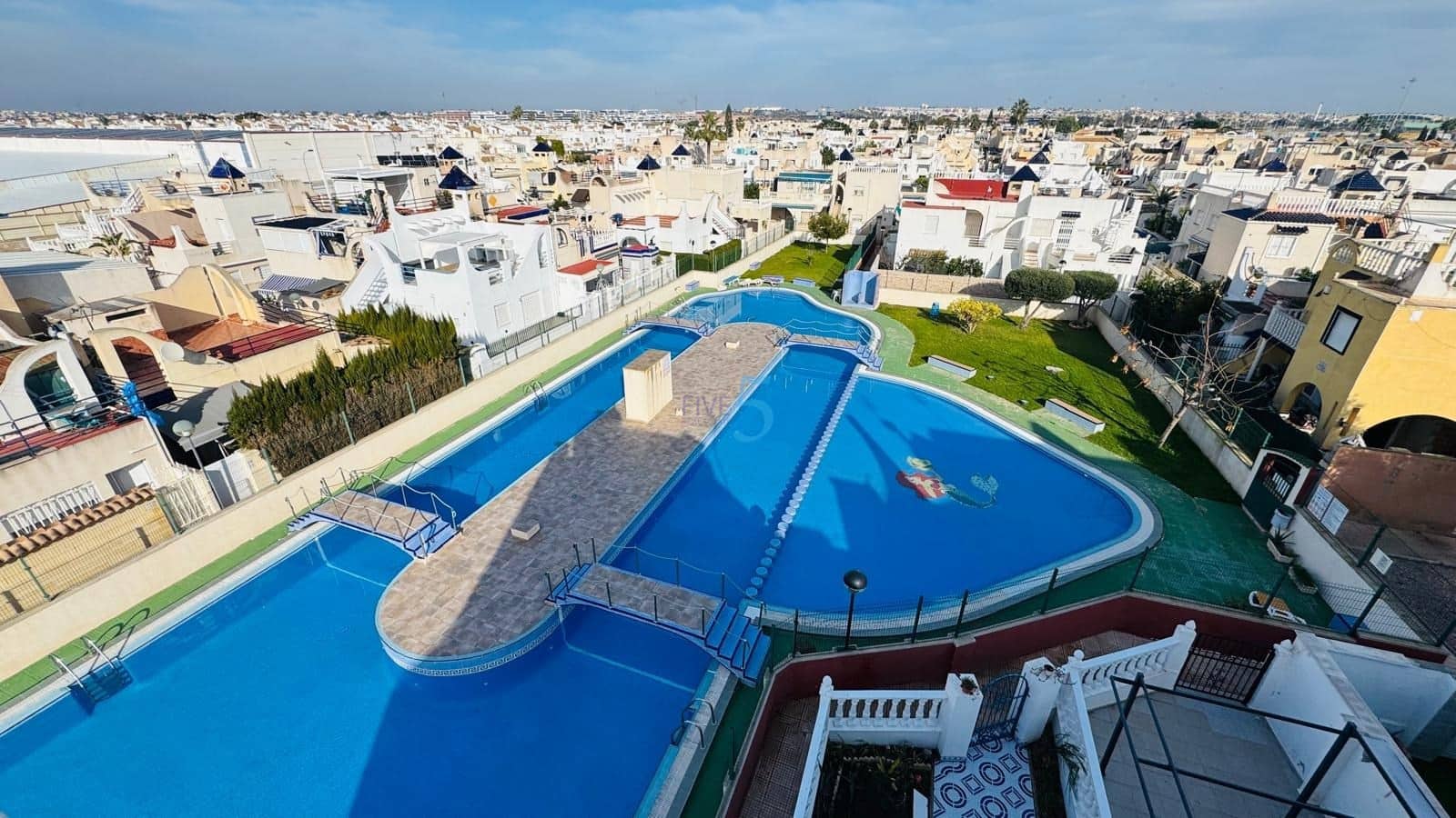 Casa de 3 habitaciones en Torrevieja en venta con piscina - 230.000 € (Ref: 9593153)