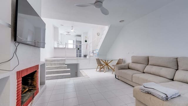 3 soverom Hus til salgs i Torrevieja med svømmebasseng - € 230 000 (Ref: 9593153)