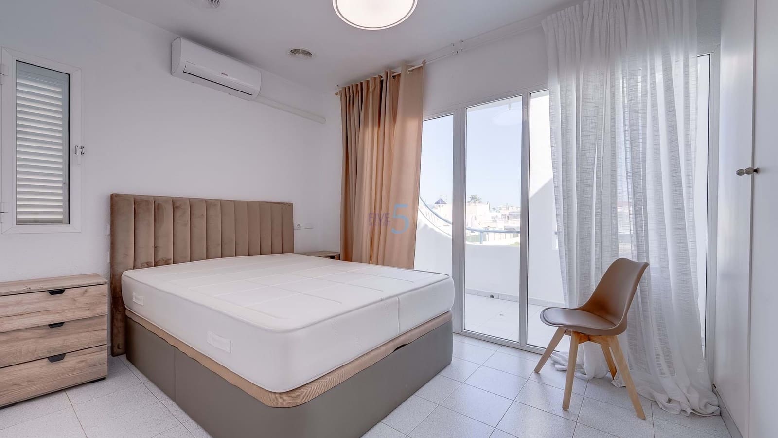 3 soverom Hus til salgs i Torrevieja med svømmebasseng - € 230 000 (Ref: 9593153)