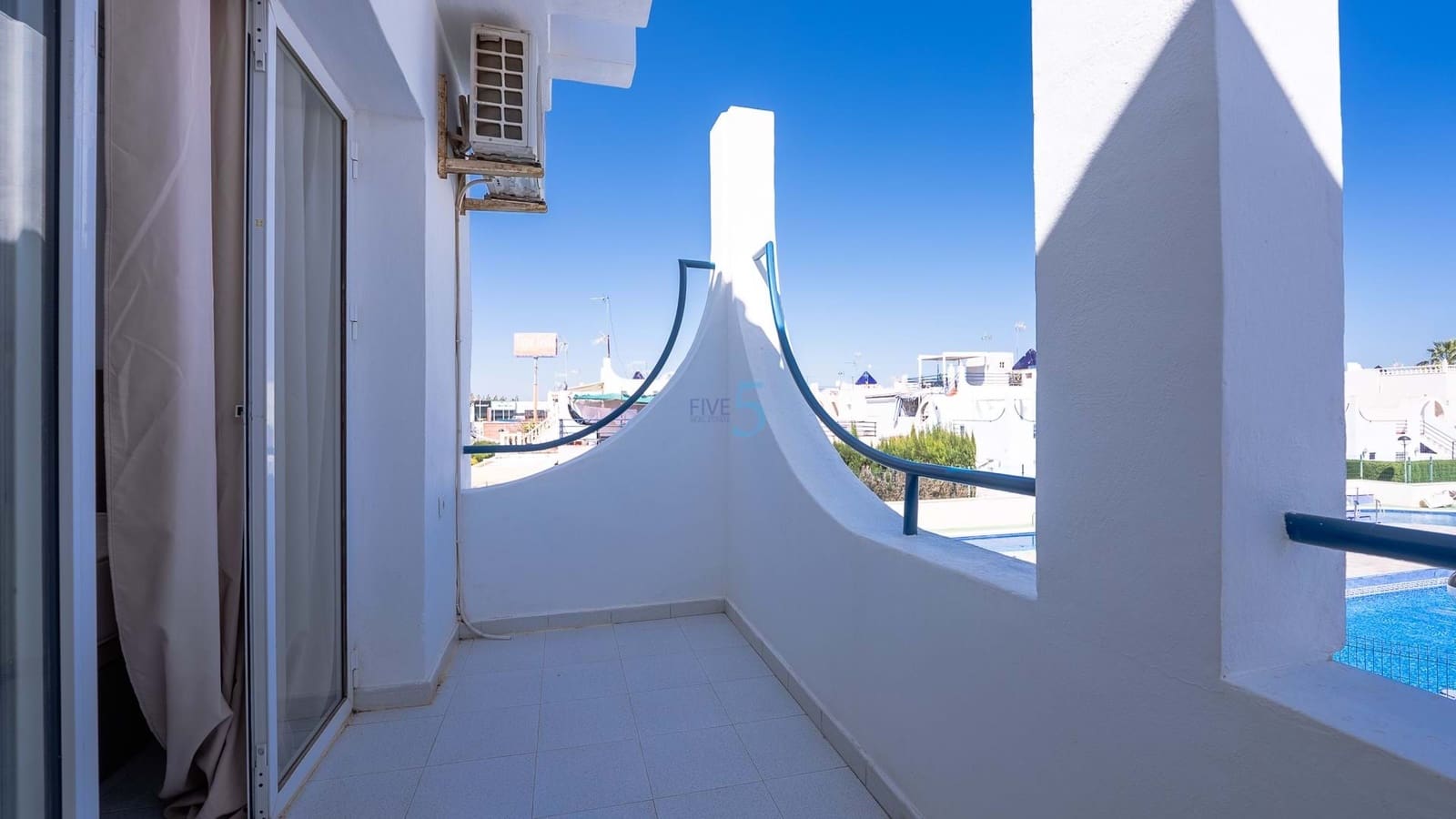 3 soverom Hus til salgs i Torrevieja med svømmebasseng - € 230 000 (Ref: 9593153)