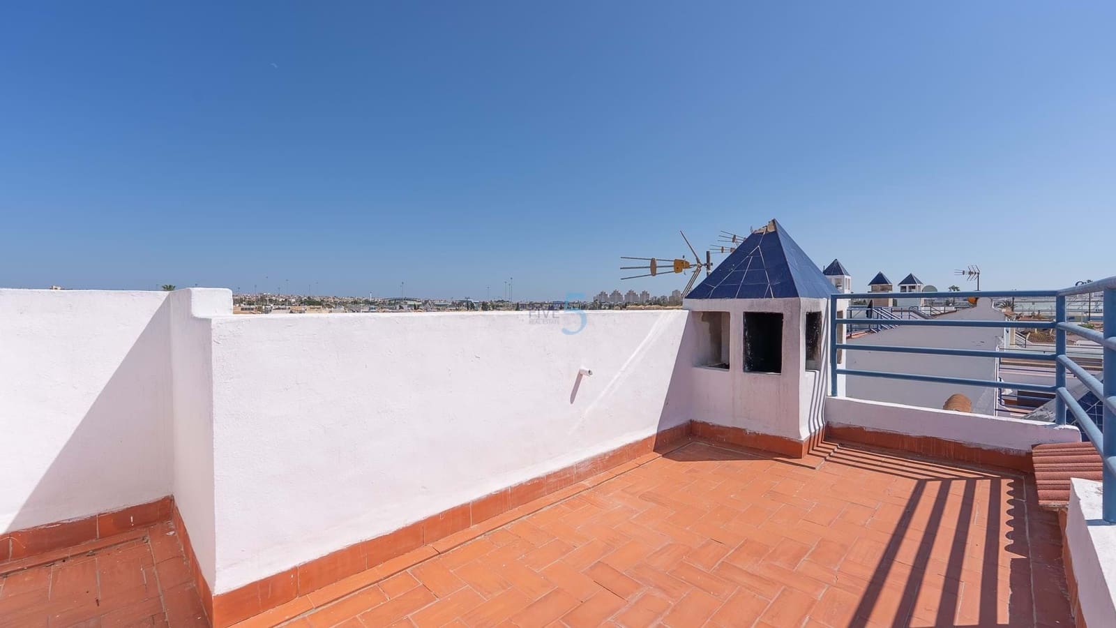 3 soverom Hus til salgs i Torrevieja med svømmebasseng - € 230 000 (Ref: 9593153)