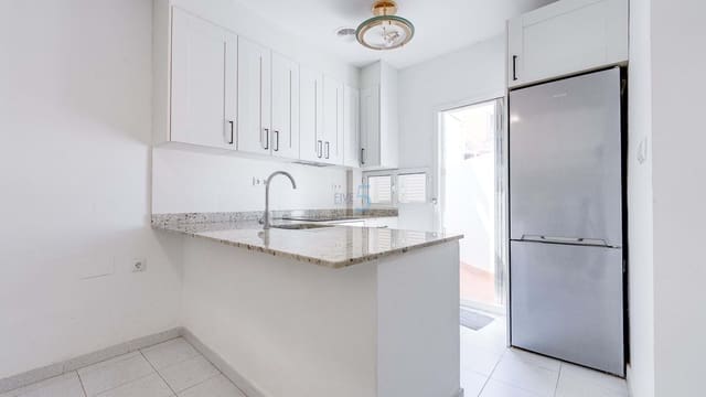 3 soverom Hus til salgs i Torrevieja med svømmebasseng - € 230 000 (Ref: 9593153)