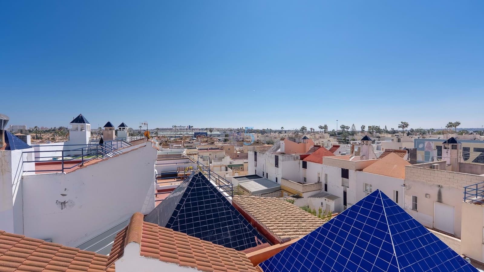 3 soverom Hus til salgs i Torrevieja med svømmebasseng - € 230 000 (Ref: 9593153)