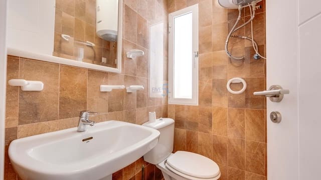 3 soverom Hus til salgs i Torrevieja med svømmebasseng - € 230 000 (Ref: 9593153)