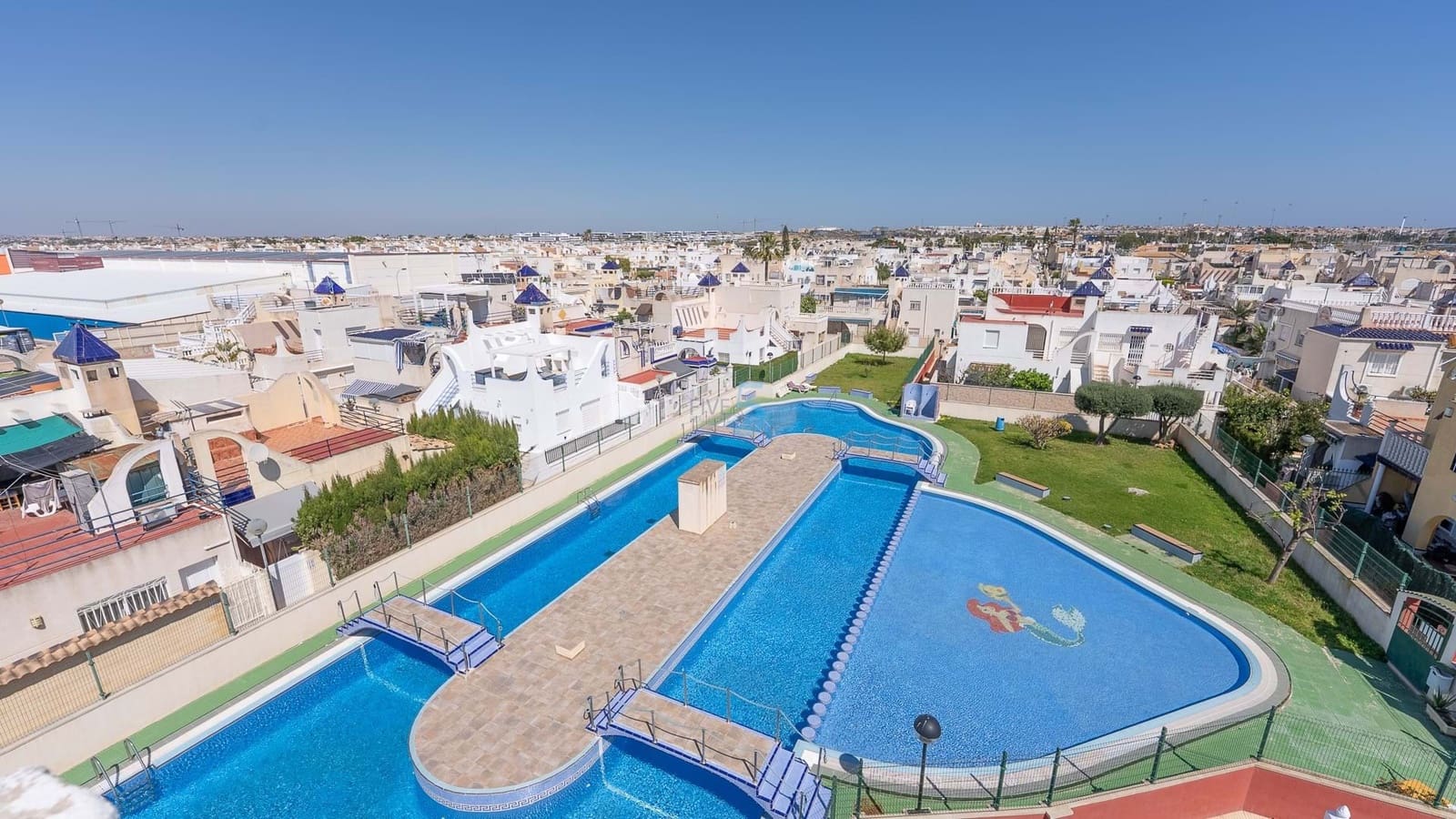 3 soverom Hus til salgs i Torrevieja med svømmebasseng - € 230 000 (Ref: 9593153)