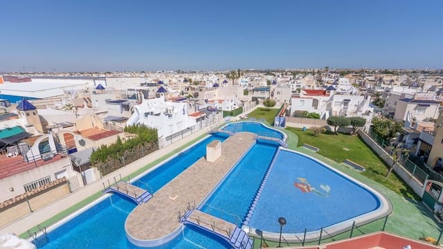 3 soverom Hus til salgs i Torrevieja med svømmebasseng - € 230 000 (Ref: 9593153)