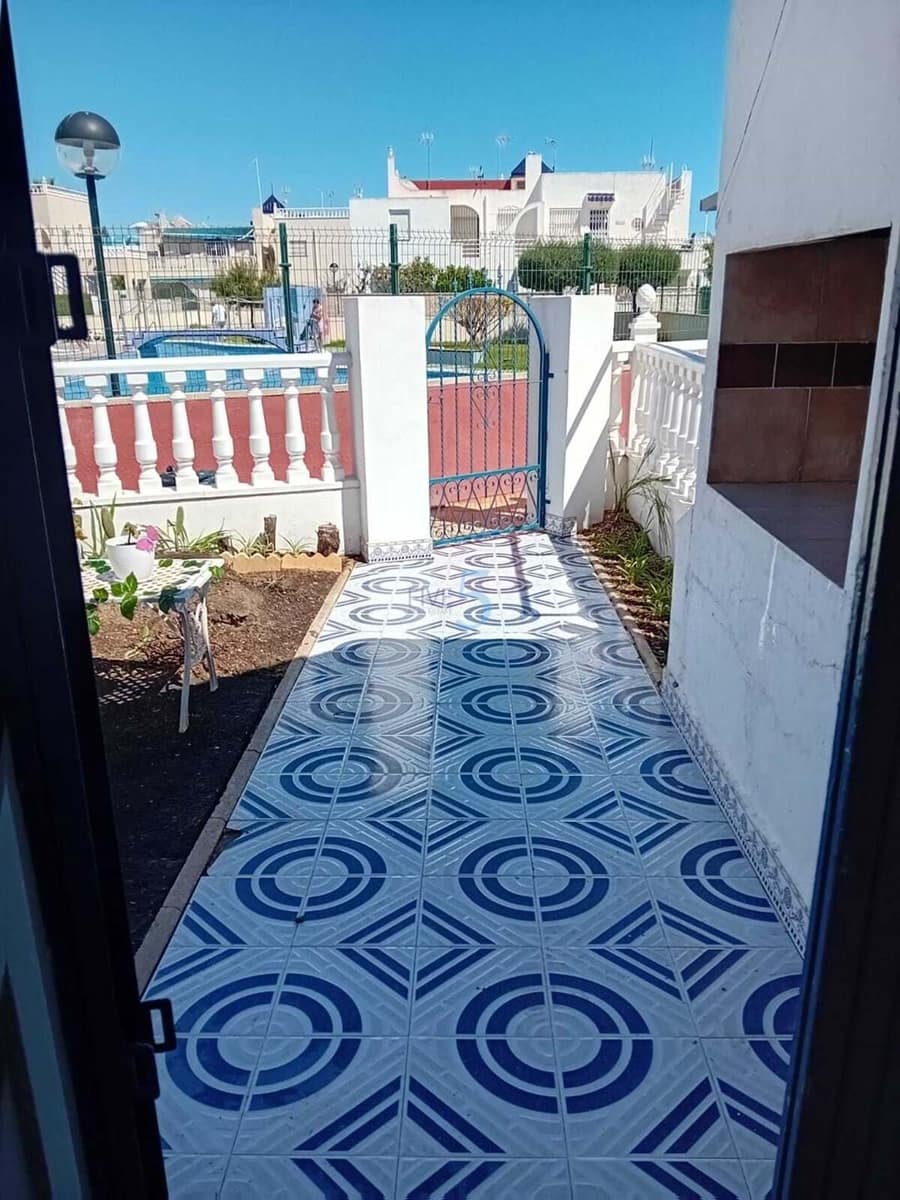 3 soverom Hus til salgs i Torrevieja med svømmebasseng - € 230 000 (Ref: 9593153)