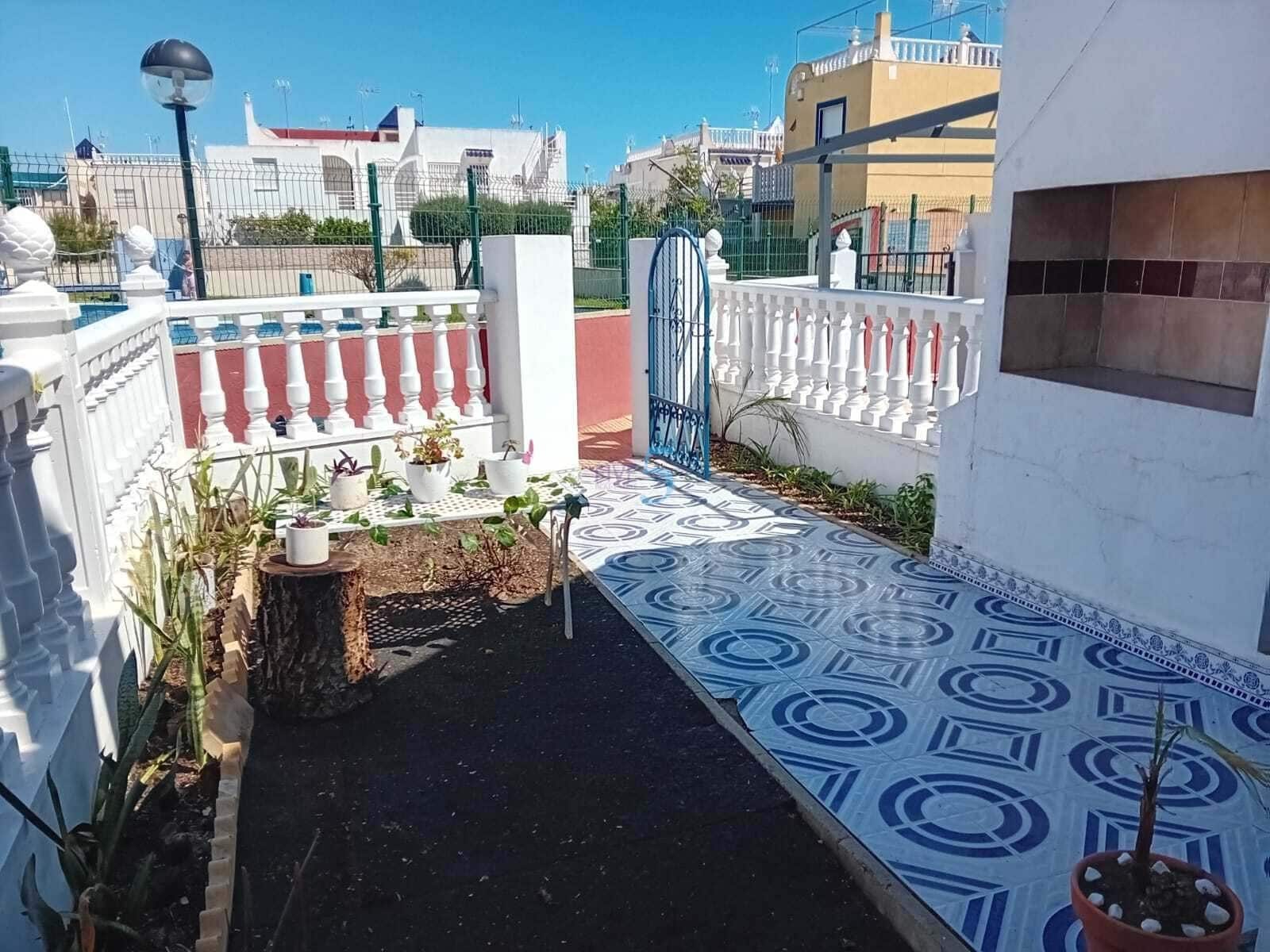 3 soverom Hus til salgs i Torrevieja med svømmebasseng - € 230 000 (Ref: 9593153)