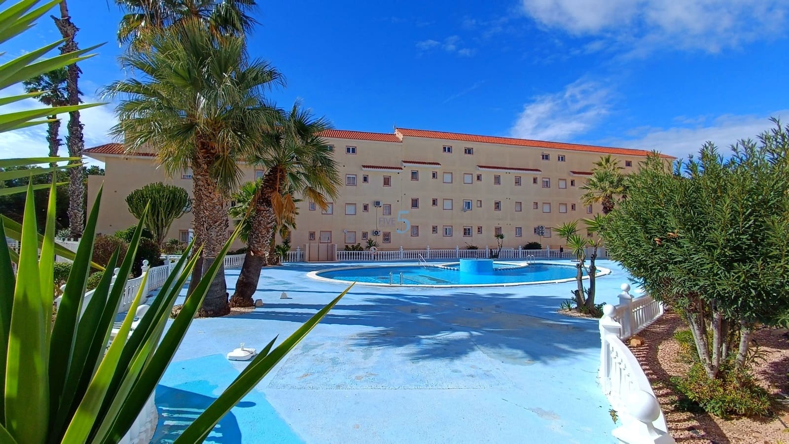 2 bedroom Apartment for sale in Torrevieja with pool garage - € 129,000 (Ref: 9598146)