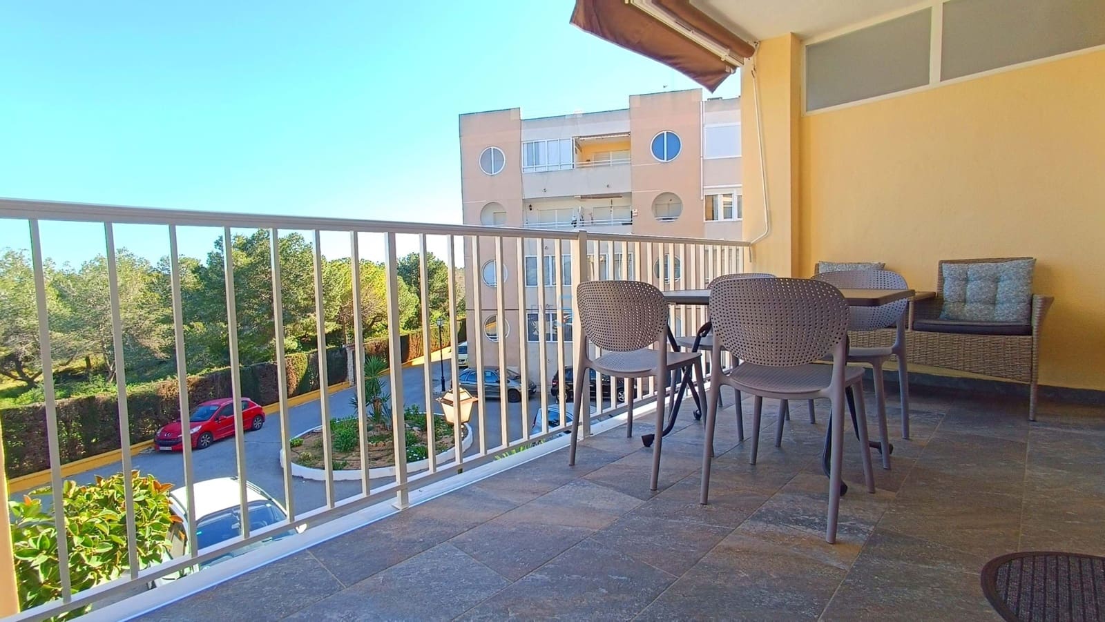2 bedroom Apartment for sale in Torrevieja with pool garage - € 129,000 (Ref: 9598146)