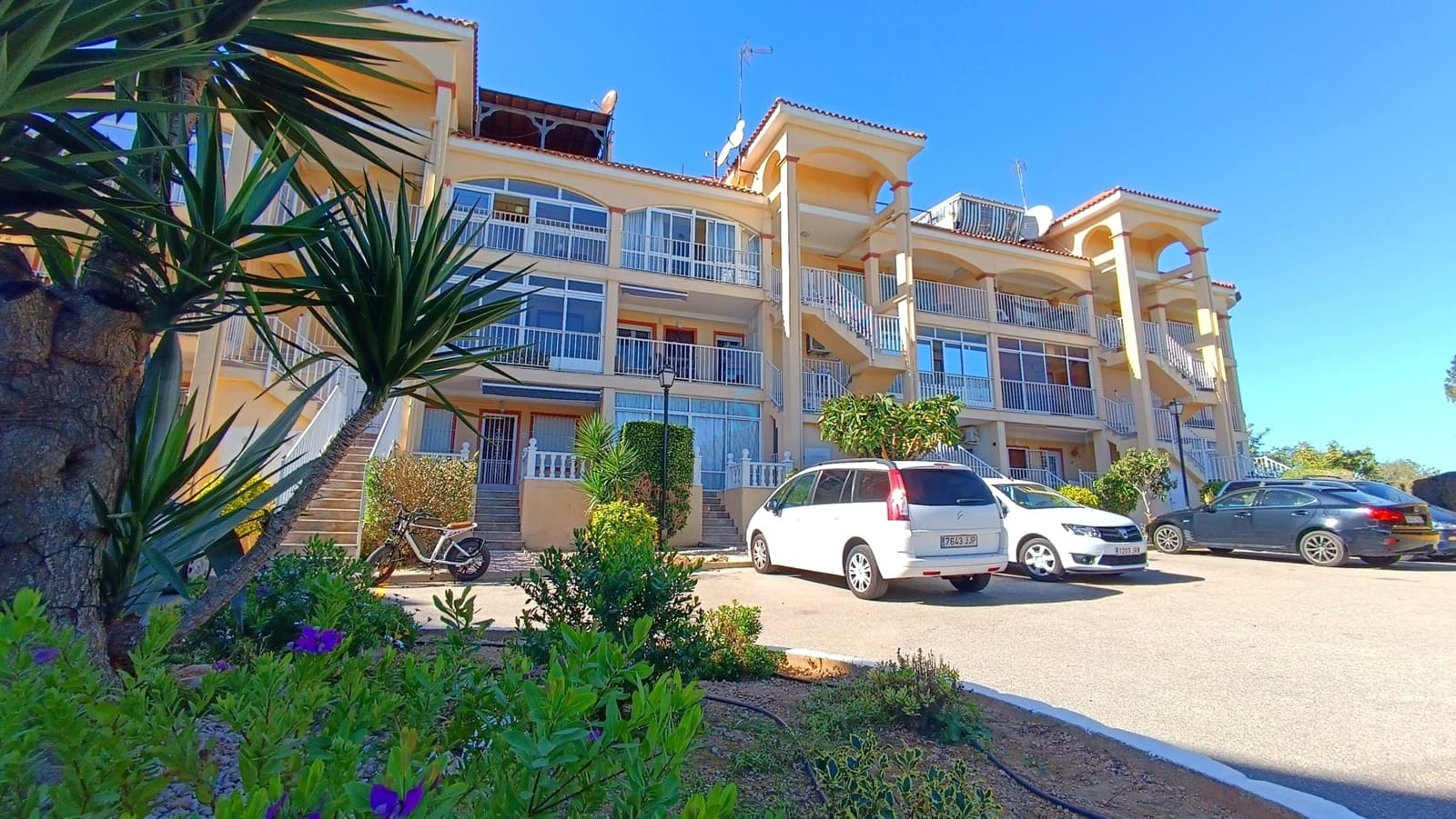 2 bedroom Apartment for sale in Torrevieja with pool garage - € 129,000 (Ref: 9598146)