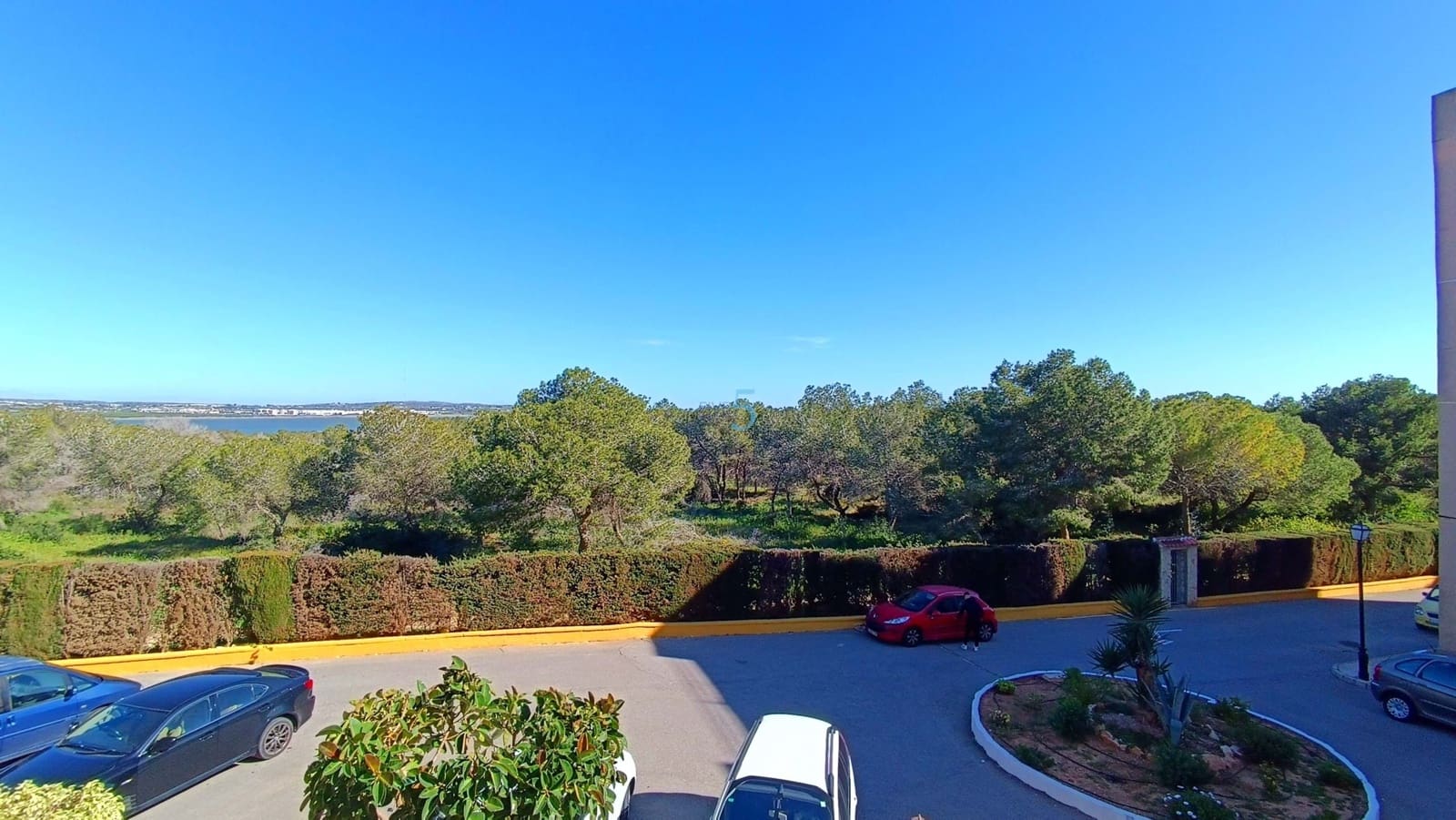 2 bedroom Apartment for sale in Torrevieja with pool garage - € 129,000 (Ref: 9598146)