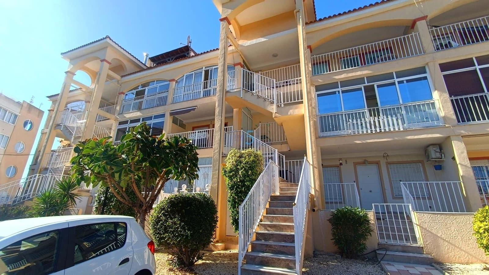 2 bedroom Apartment for sale in Torrevieja with pool garage - € 129,000 (Ref: 9598146)